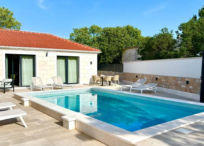 Summer Breeze Villa *