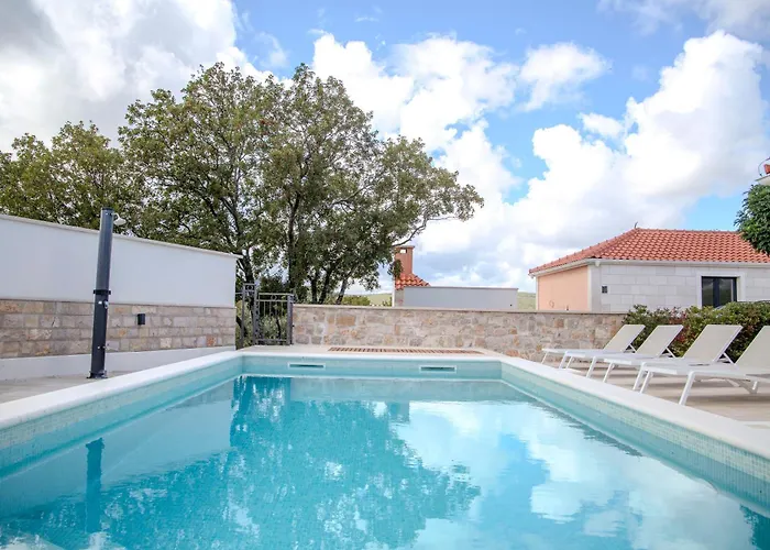 Summer Breeze Villa