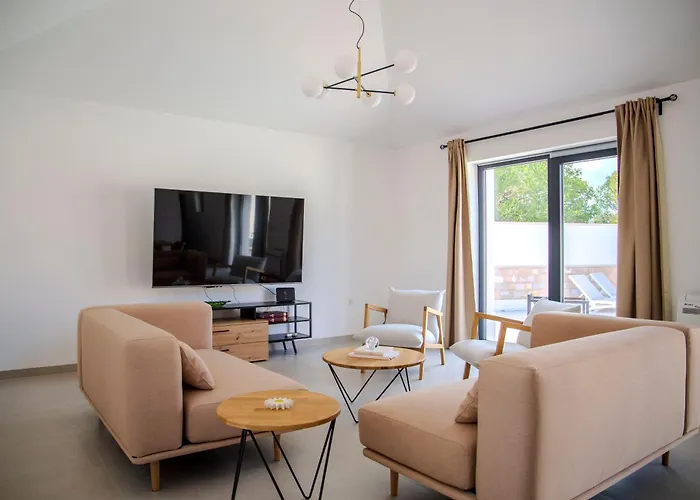 Summer Breeze Villa *