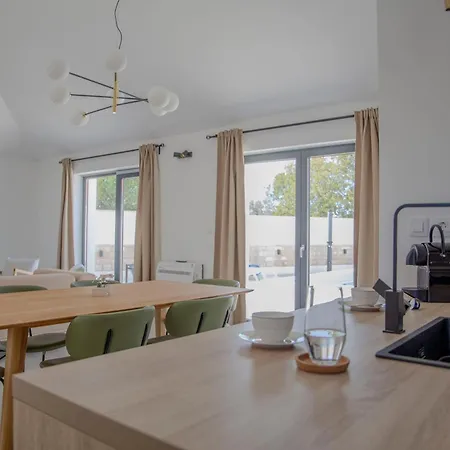 Summer Breeze Villa